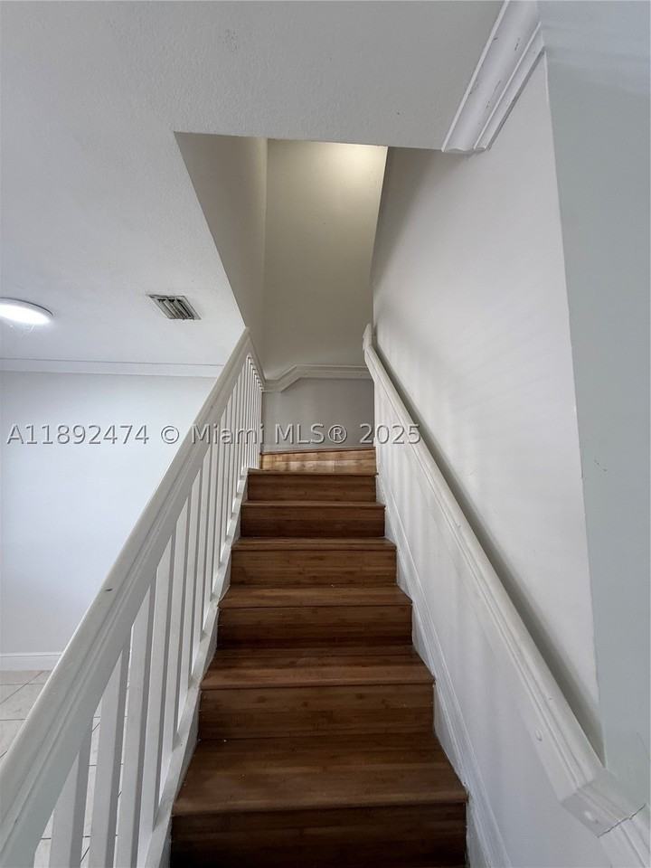 1512 Se 31st Ct #1512 - Photo 5 of 11