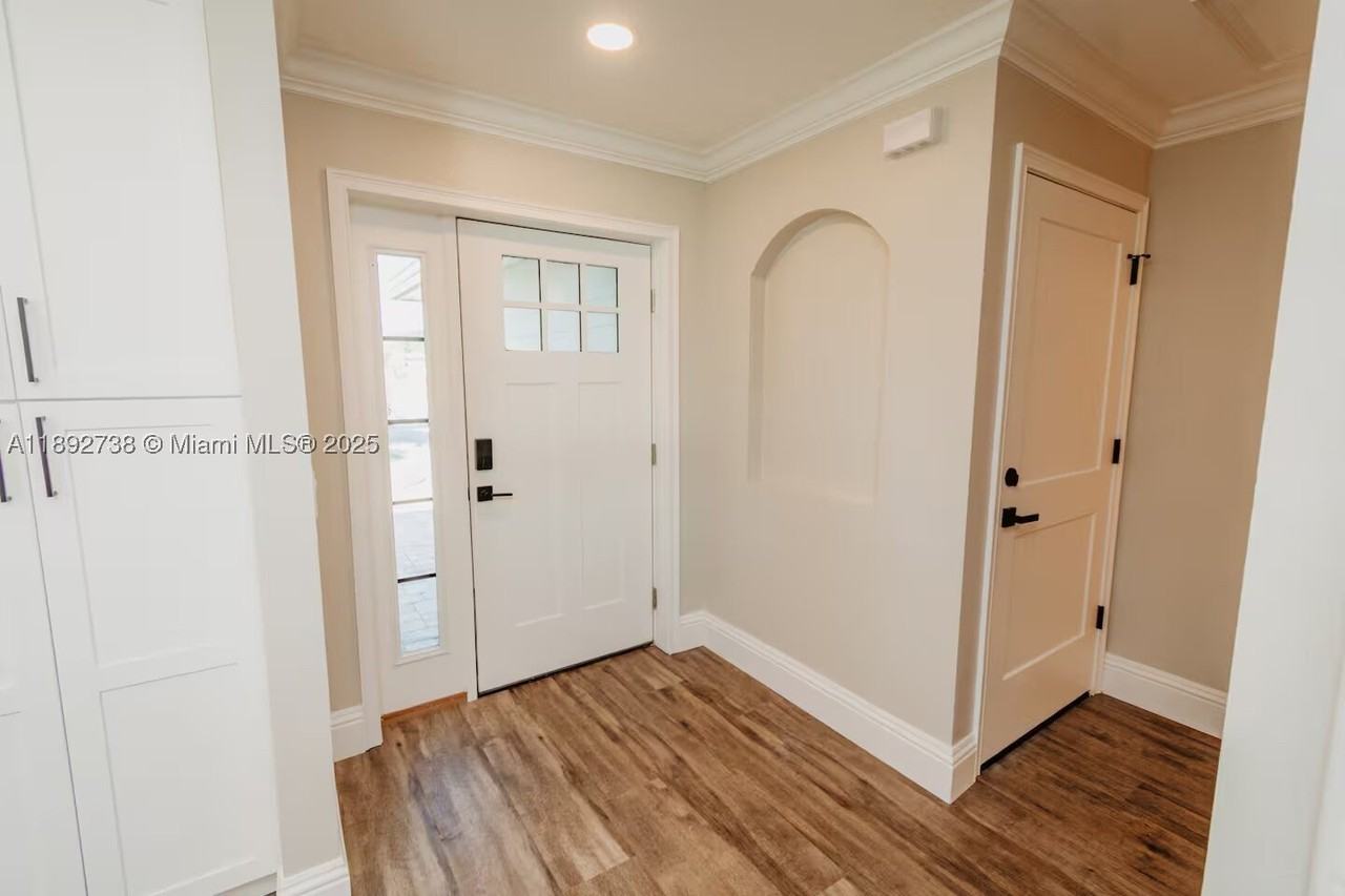 9675 9675 SW Anchor Dr #9674 - Photo 3 of 50