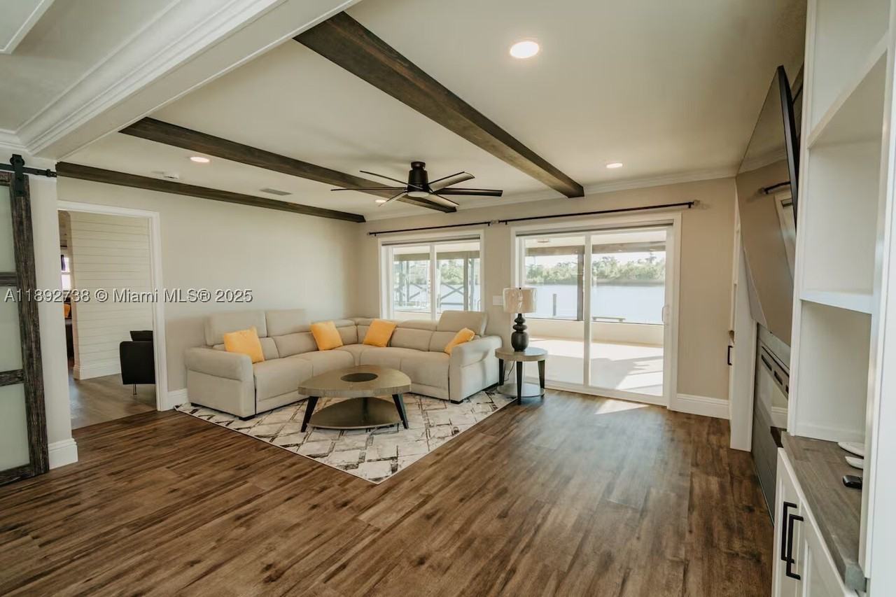 9675 9675 SW Anchor Dr #9674 - Photo 7 of 50