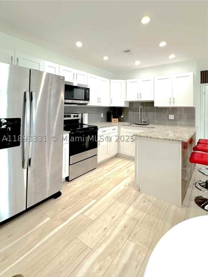 120 Ne 9th Ave #120A - Photo 2 of 18