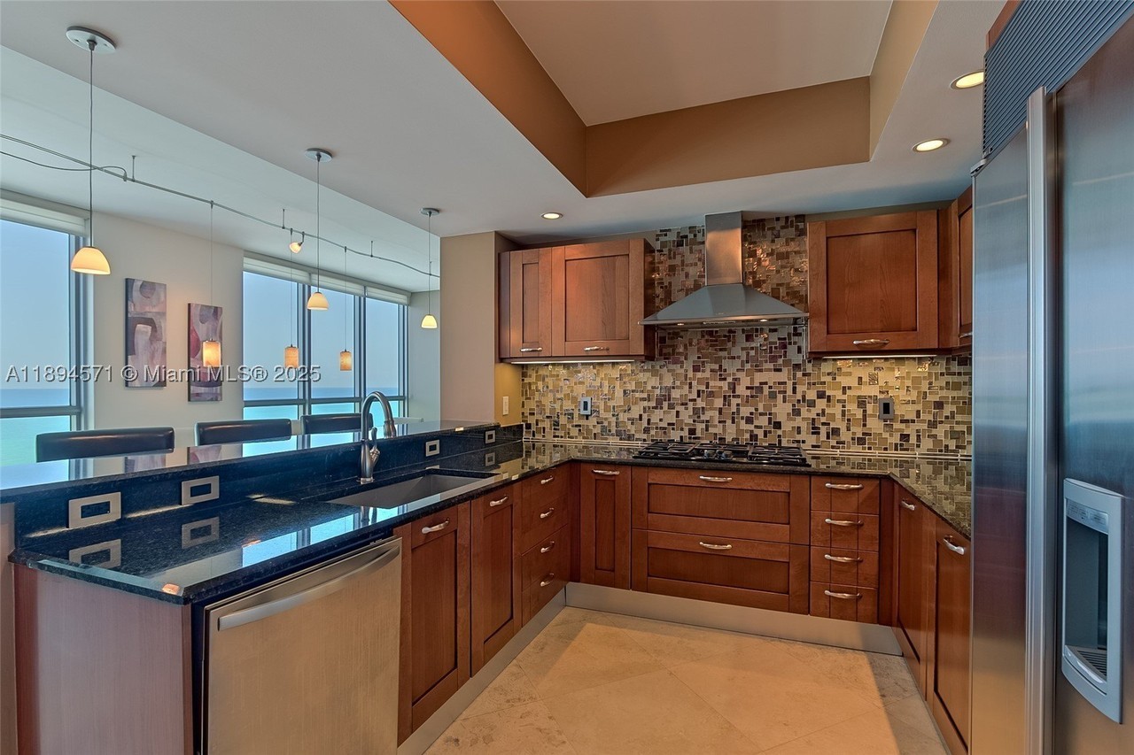 3535 S Ocean Dr #2102 - Photo 7 of 50