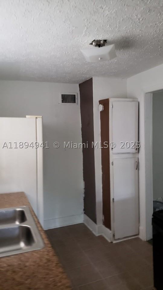 1517 Logan St #0 - Photo 4 of 30