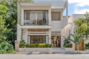 featured image of 25 Calle Tulipan #25