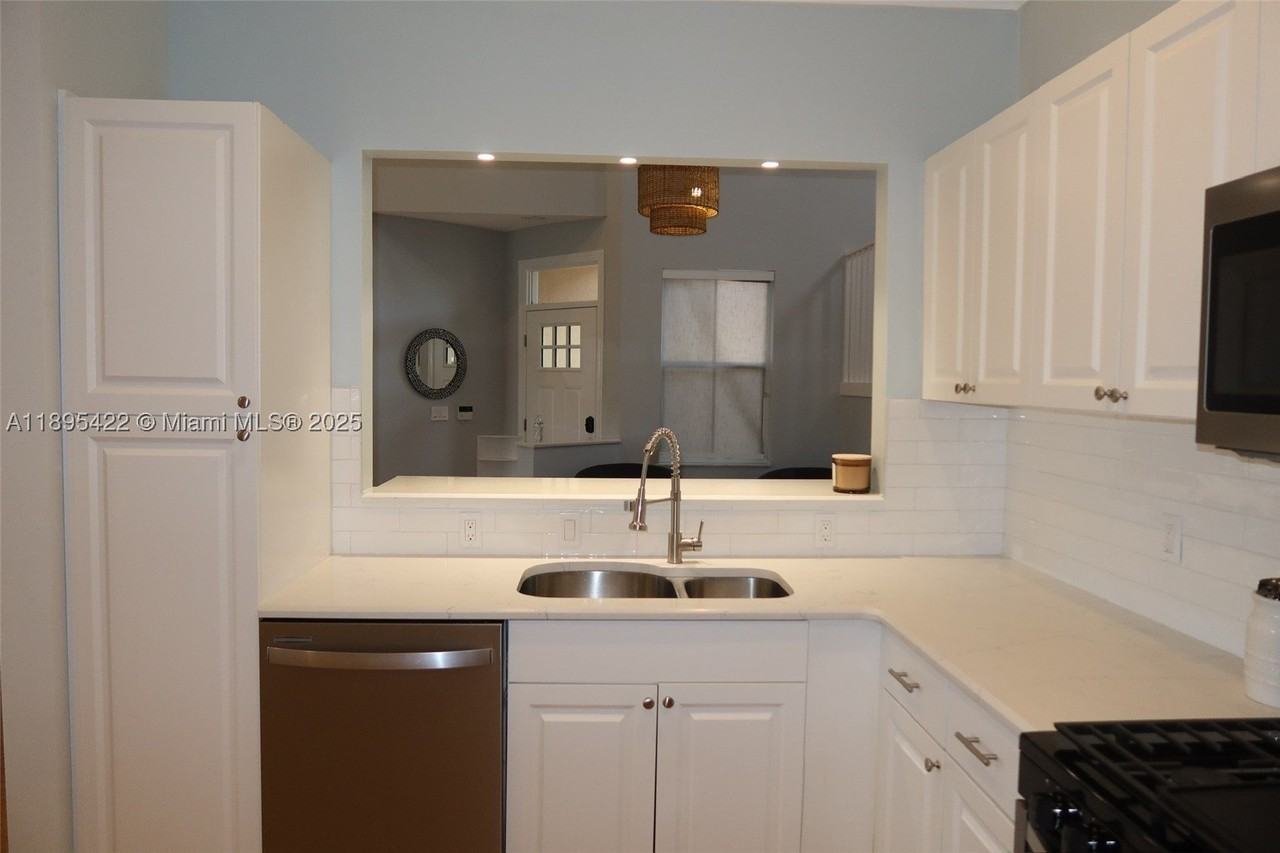 8189 Sandpiper Way - Photo 6 of 19