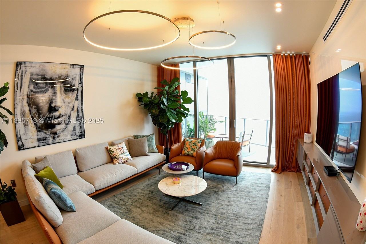 15701 Collins Ave #4403 - Photo 4 of 43