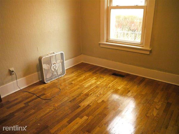 1426 Roseneath Ave - Photo 3 of 4