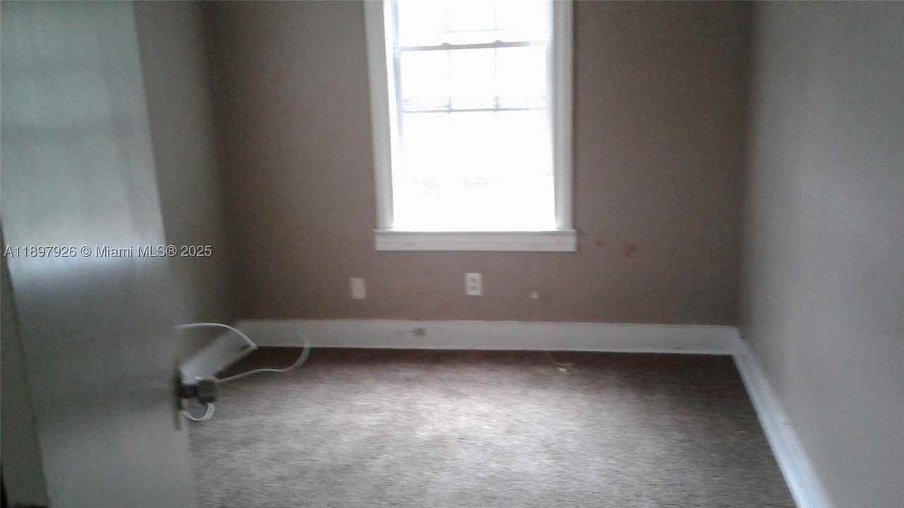 2748 Broadway Ave #0 - Photo 2 of 41
