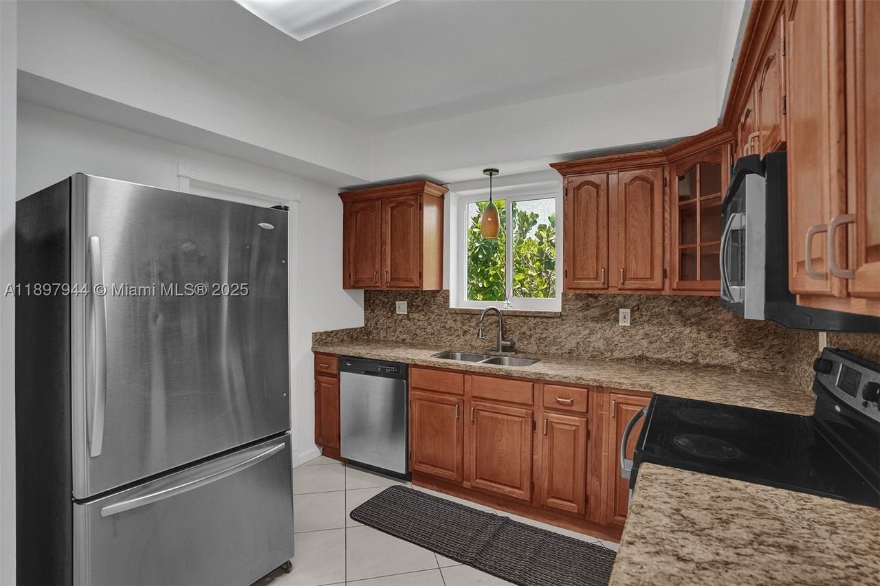 8851 Byron Ave #0 - Photo 6 of 47