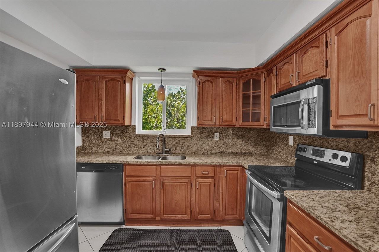 8851 Byron Ave #0 - Photo 7 of 47