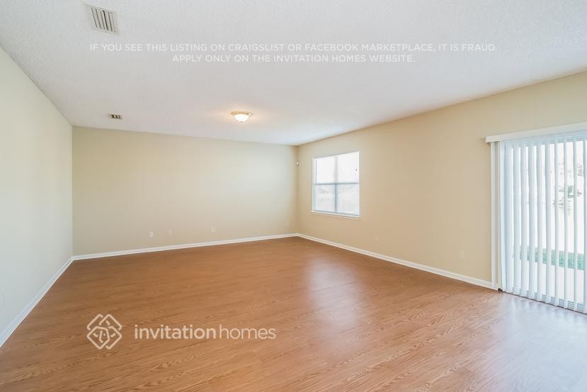 1656 Hawkins Cove Dr E - Photo 4 of 23