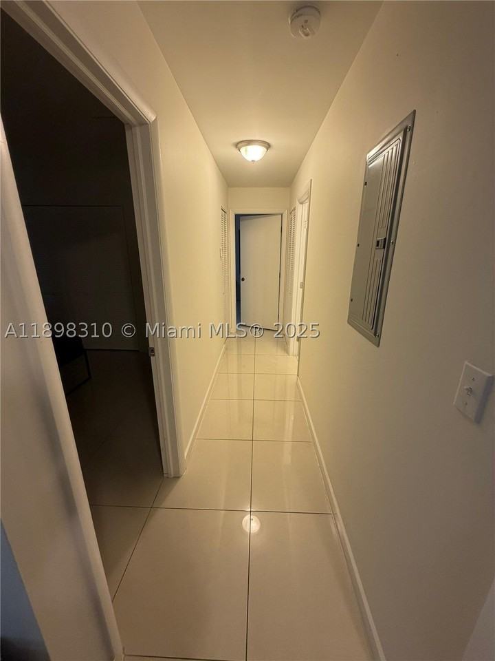 1132 Nw 38th St #1132 - Photo 4 of 10