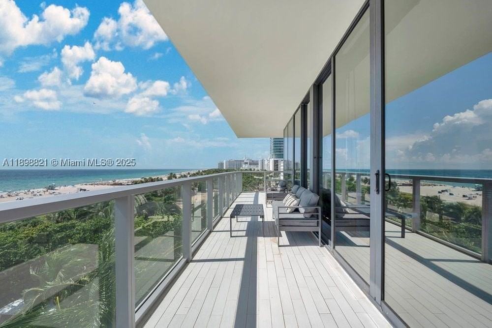 2201 Collins Ave #628 - Photo 2 of 21