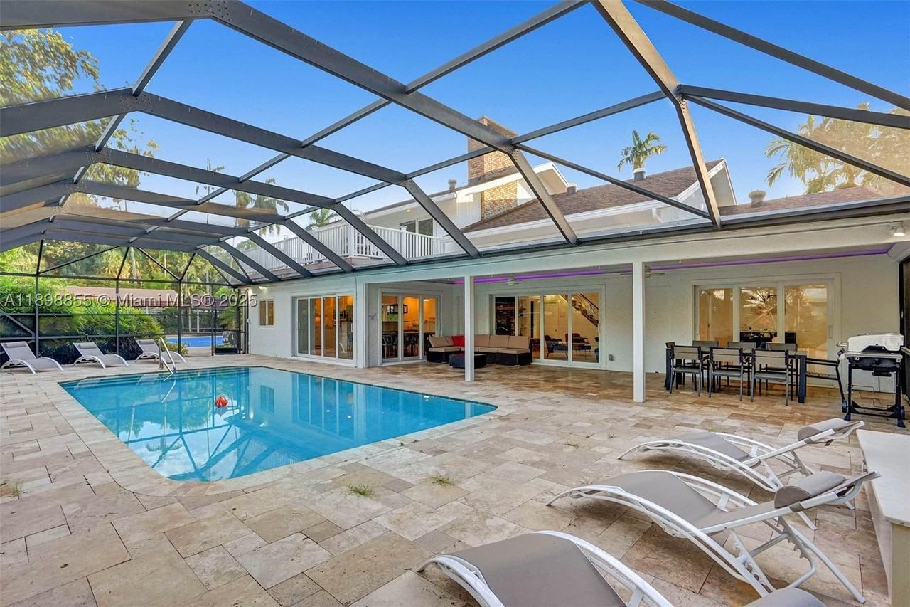 2120 Sw 28th Way - Photo 4 of 50