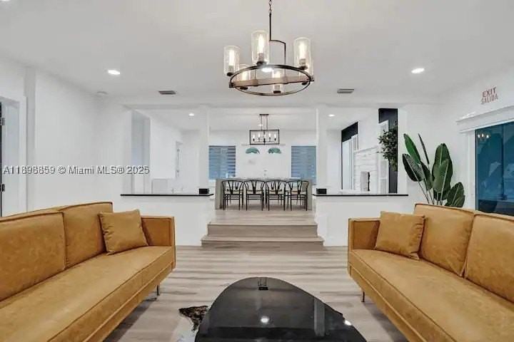 2100 Sw 28th Way - Photo 4 of 40