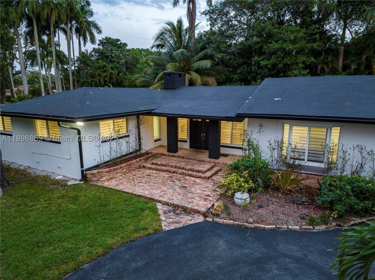 2100 Sw 28th Way - Photo 5 of 40