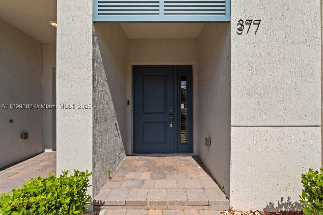 377 Ne 1st Dr - Photo 3 of 30