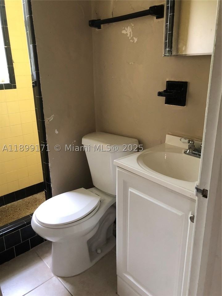 1915 Fletcher St #W2 - Photo 6 of 8