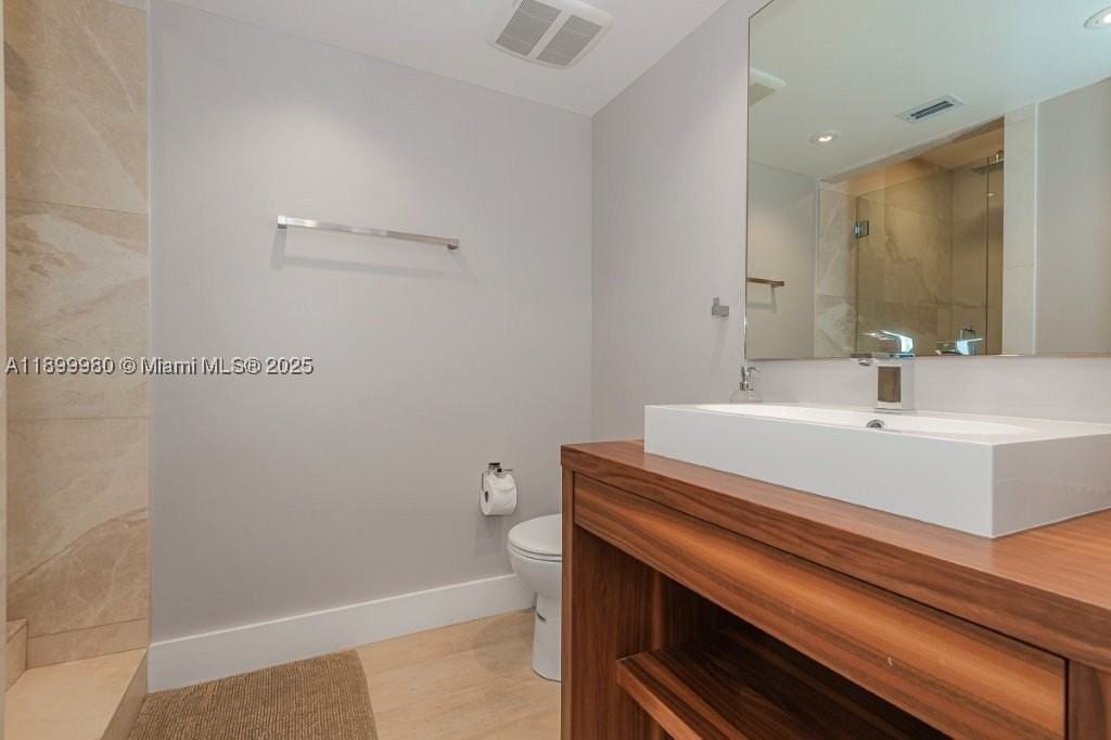 2301 Collins Ave #738 - Photo 2 of 33
