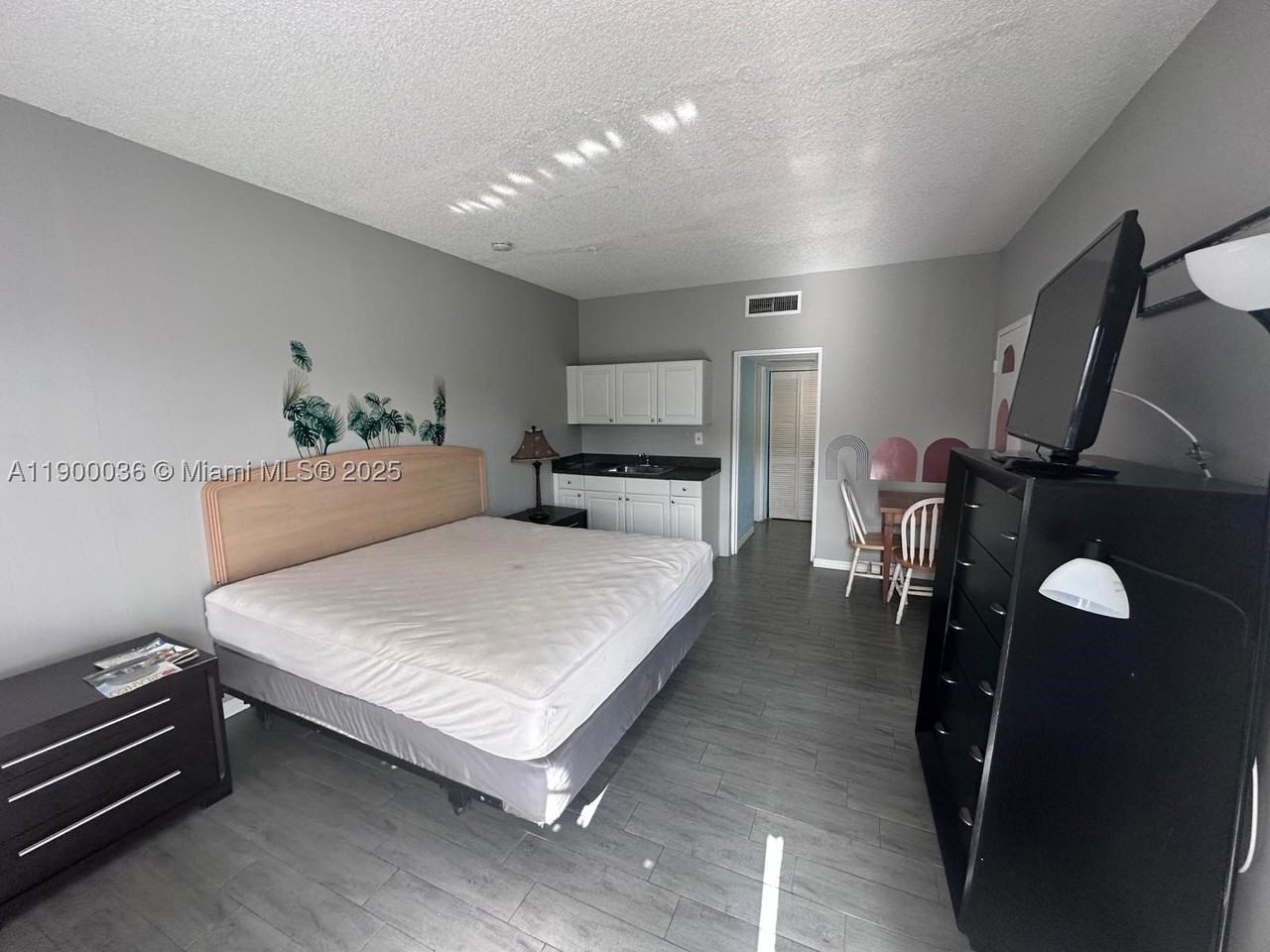 26 Diplomat Pkwy #2342