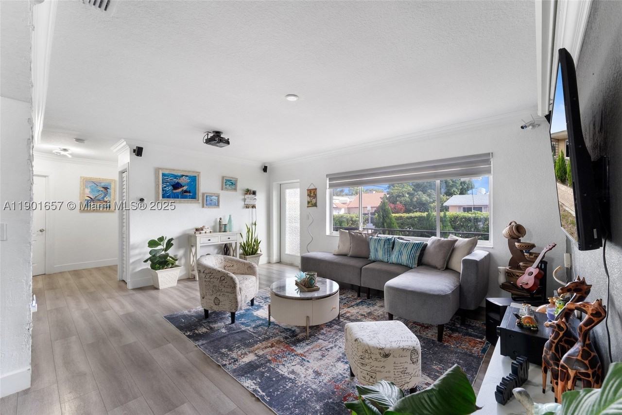 820 Sw 17th Ave #1 - Photo 6 of 19