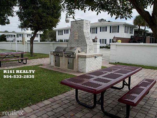 2271 NE 68th St - Photo 3 of 4