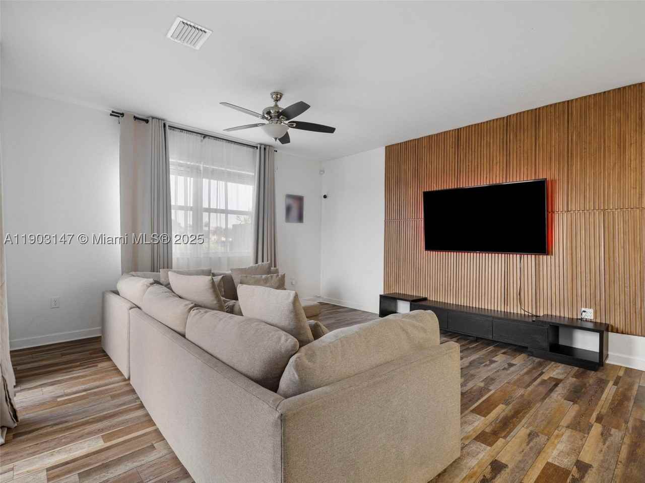 1411 Se 26th Rd #1411 - Photo 3 of 50