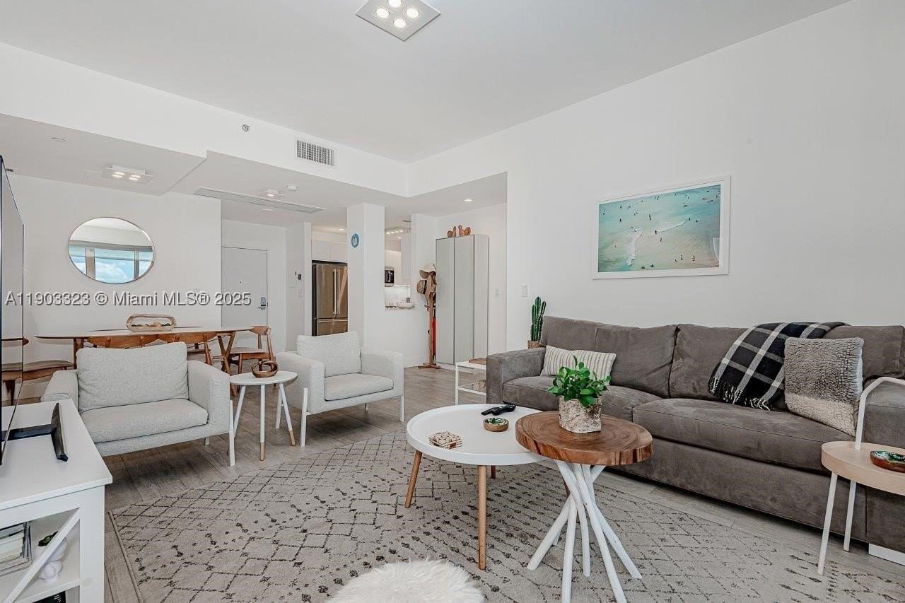 2301 Collins Ave #PH21 - Photo 3 of 28