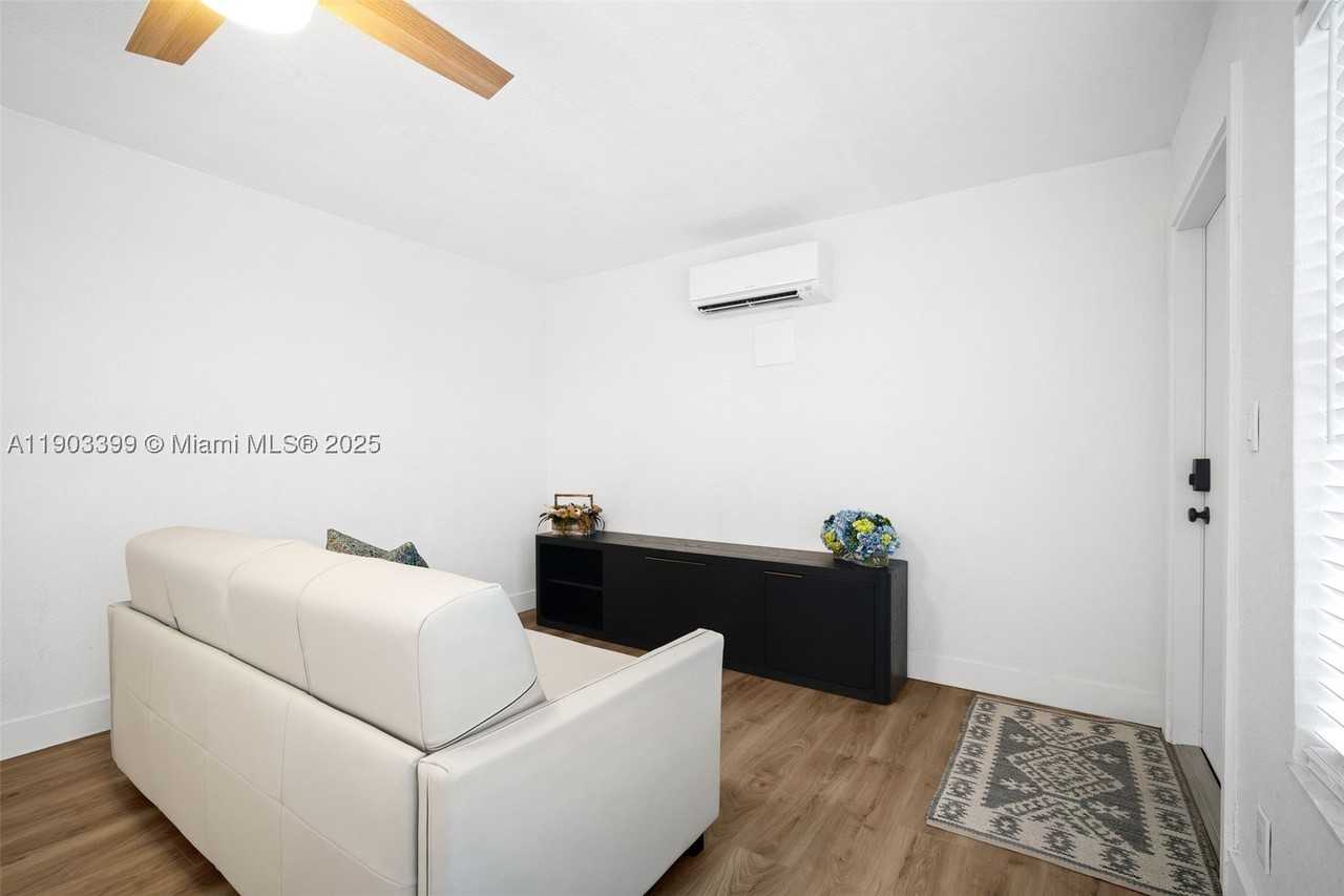 9241 Collins Ave #11 - Photo 4 of 15