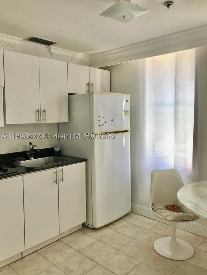 1502 Jefferson Ave #104 - Photo 3 of 8