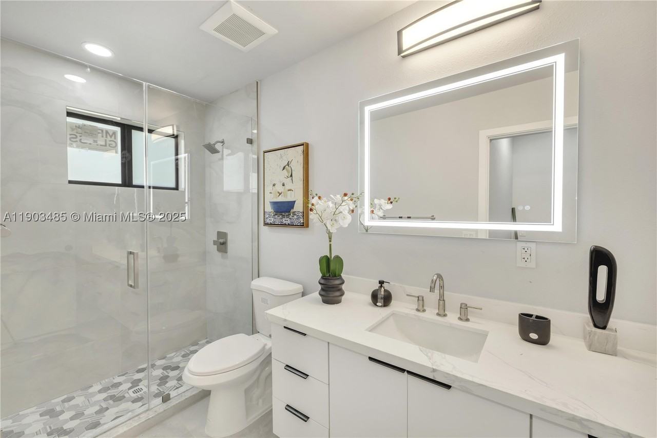 6021 Sw 19th St #0 - Photo 4 of 20