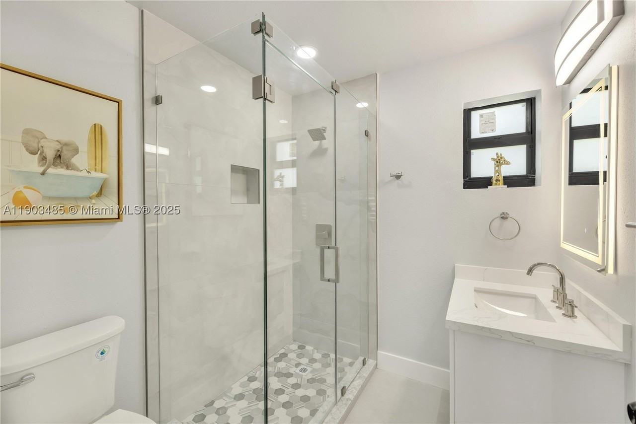 6021 Sw 19th St #0 - Photo 5 of 20