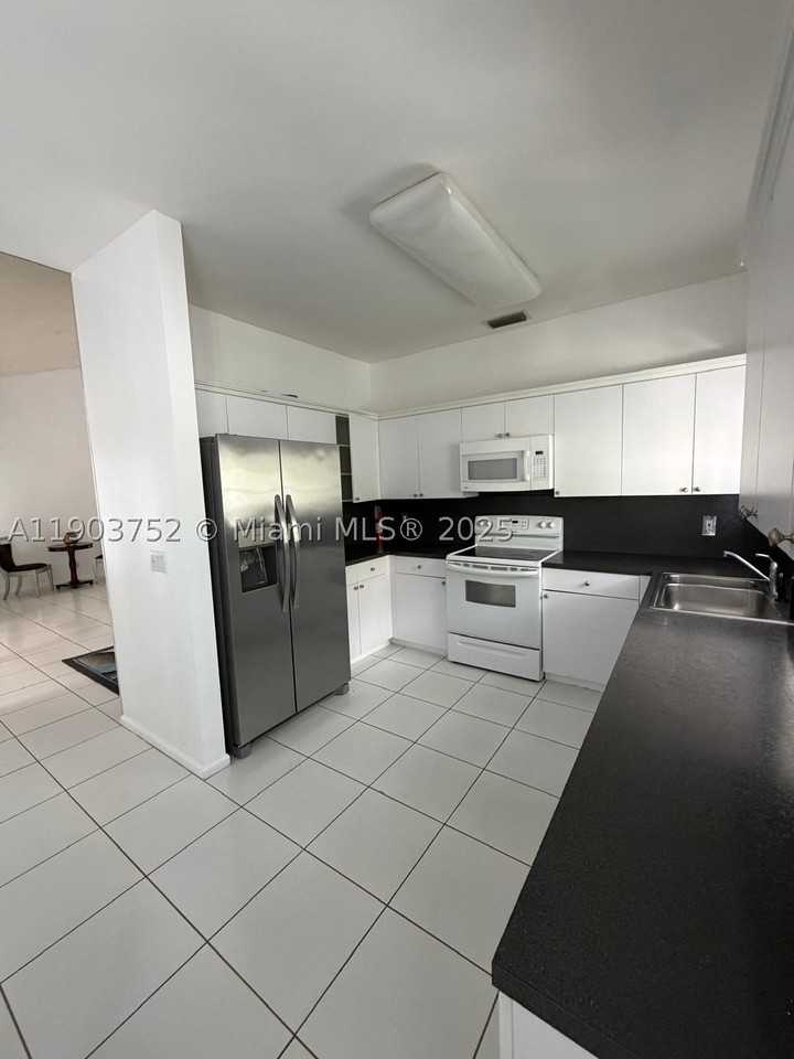 11690 Briarwood Cir #4 - Photo 6 of 25