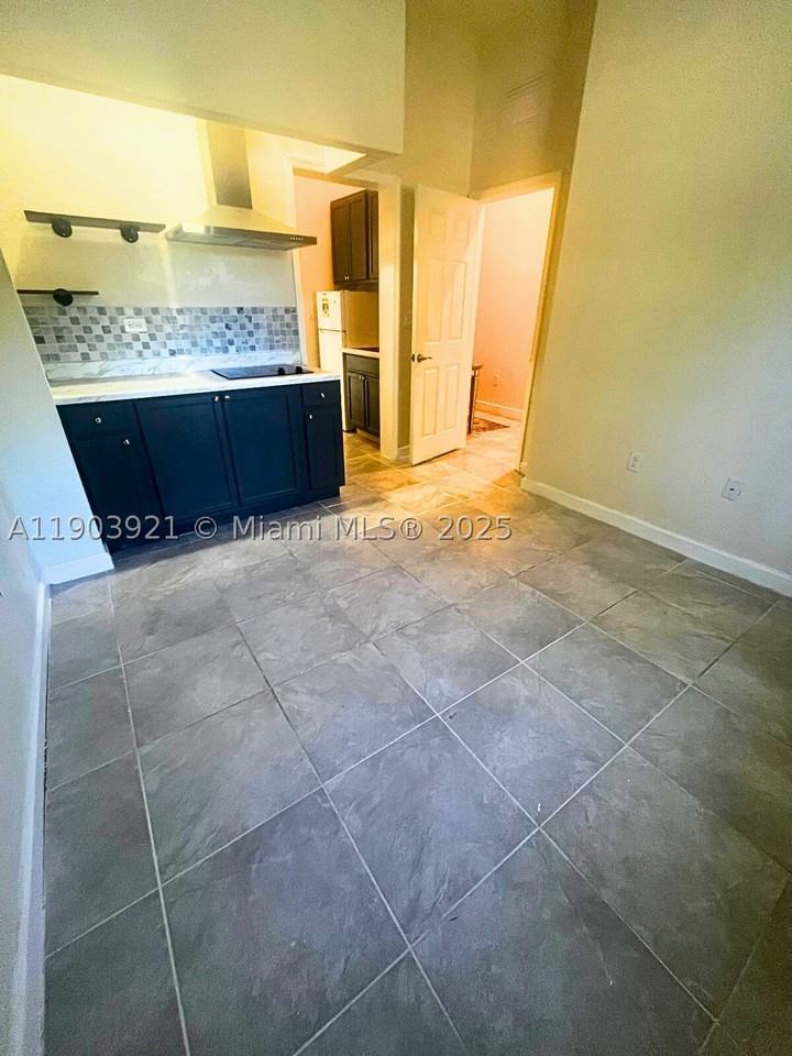116 Ne 25th Ter #0 - Photo 4 of 9