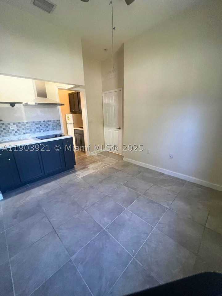 116 Ne 25th Ter #0 - Photo 5 of 9