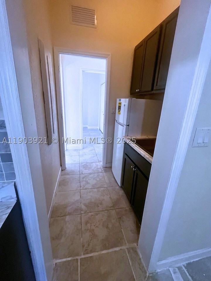 116 Ne 25th Ter #0 - Photo 7 of 9