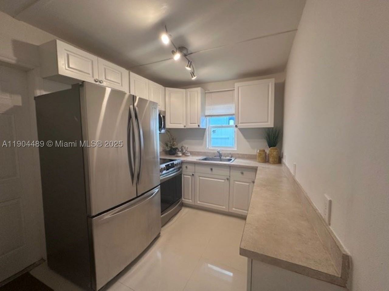 2898 Nw 6th Ct - Photo 7 of 15