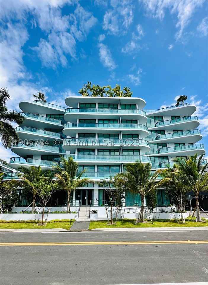 9901 W Bay Harbor Dr #505