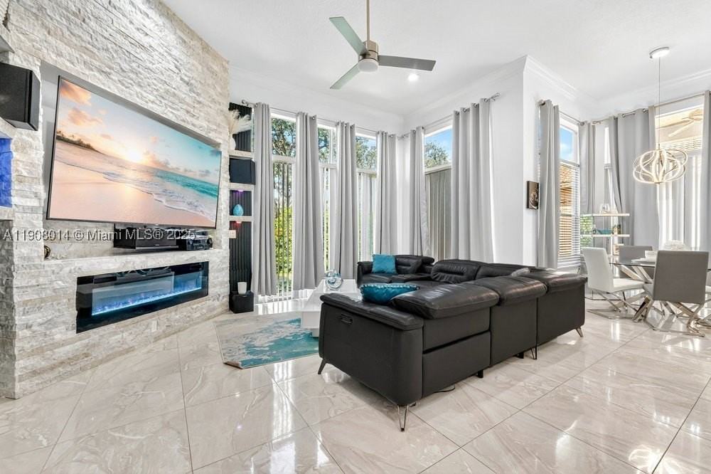 6313 Paradise Cv - Photo 4 of 37