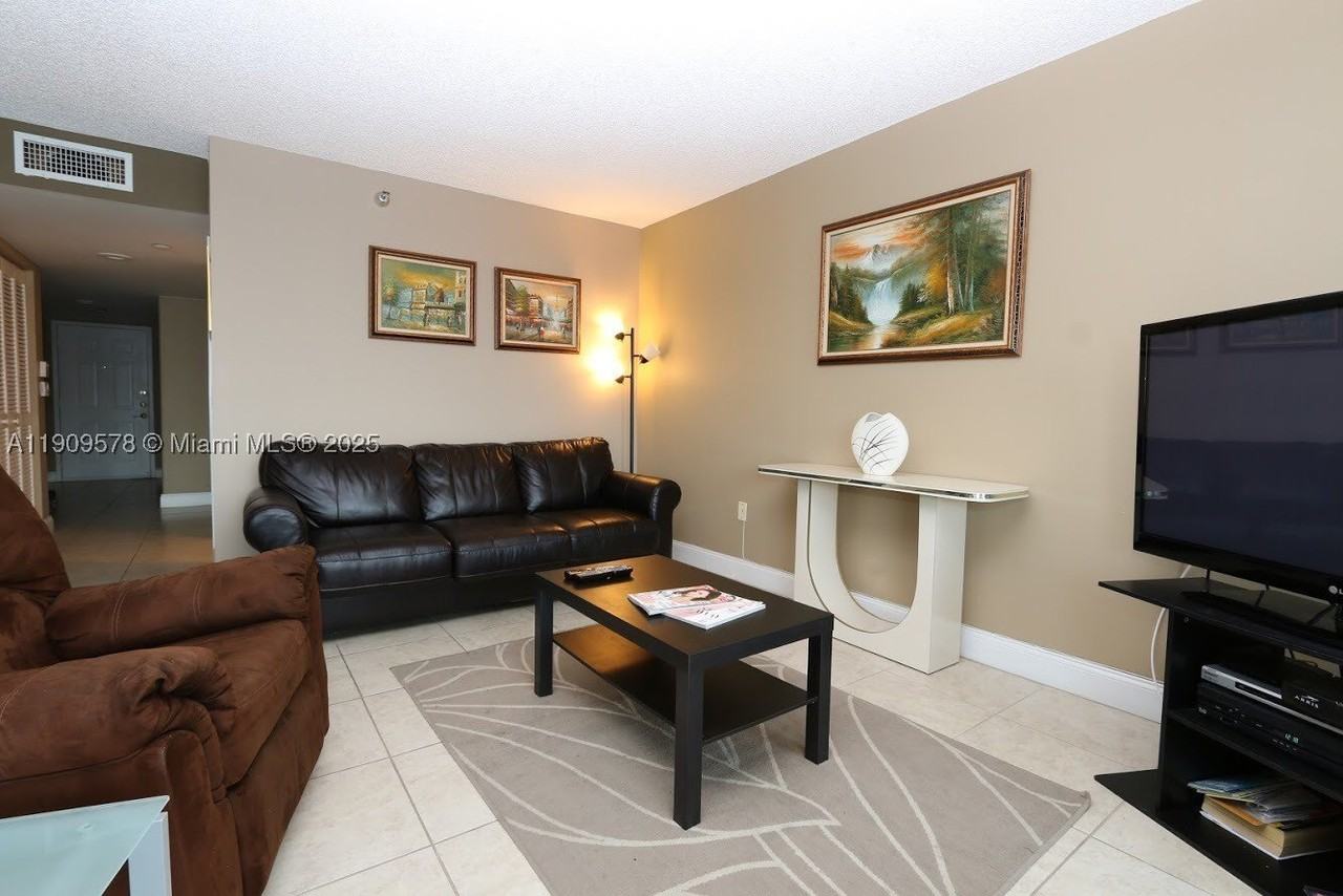 17800 N Bay Rd #404 - Photo 6 of 36