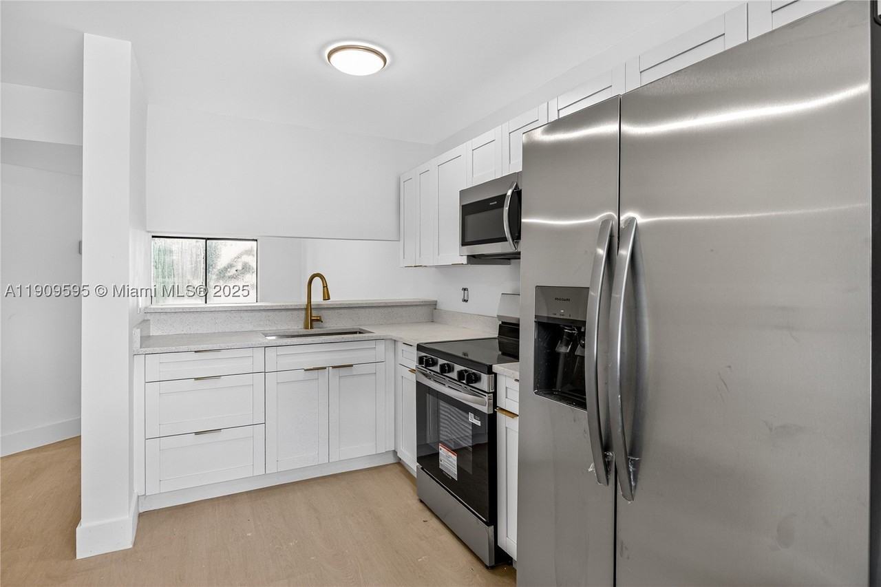 4198 Lakeside Dr #4198 - Photo 6 of 15