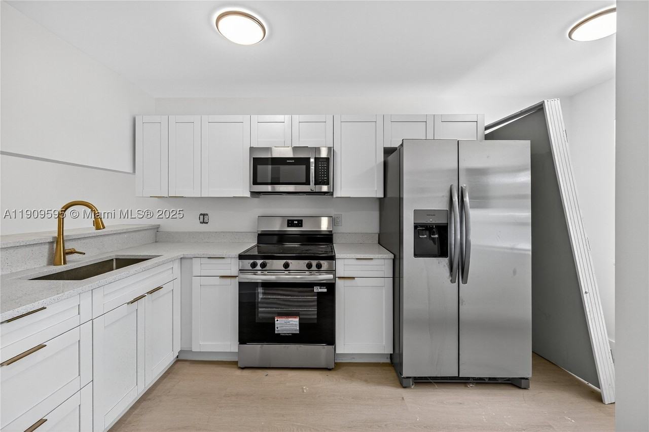 4198 Lakeside Dr #4198 - Photo 7 of 15