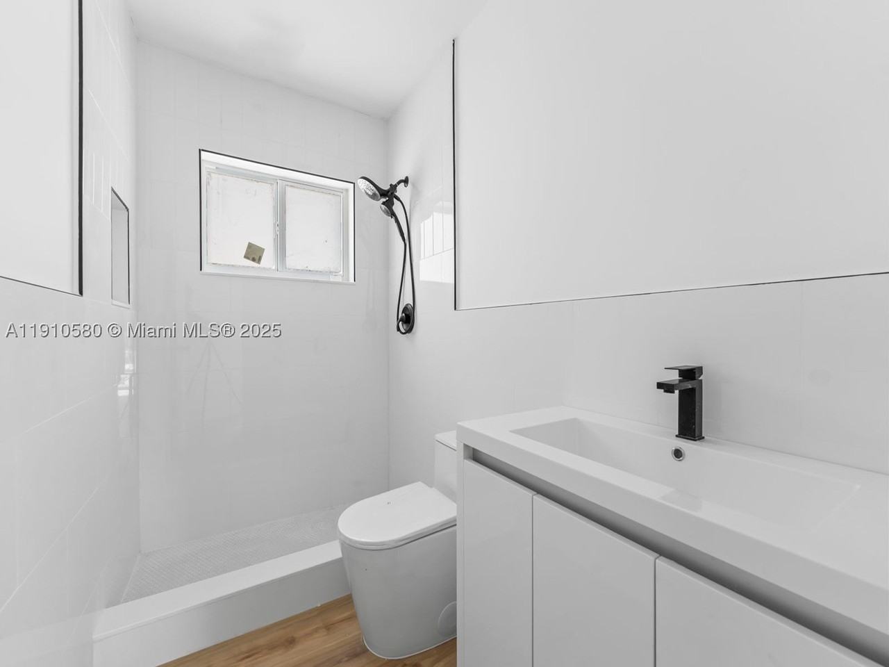 300 Nw 7th Ave #1 - Photo 7 of 10