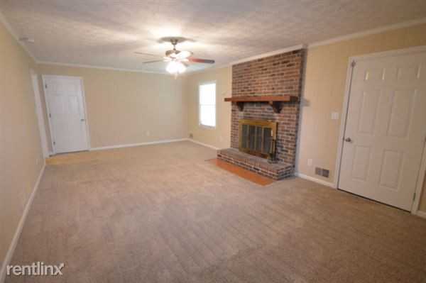 6704 Amesbury Ln - Photo 3 of 8