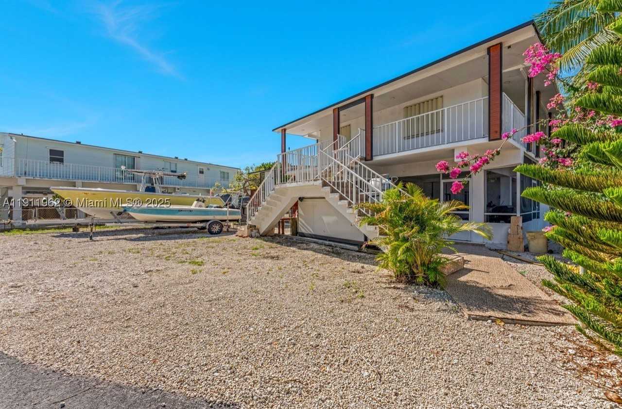 164 164 Blue Harbor - Photo 2 of 23