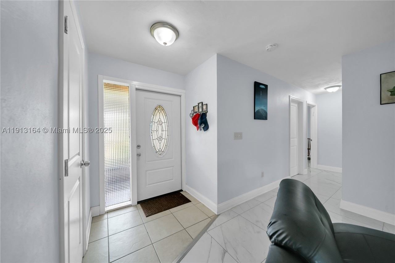 246 Se 44th St - Photo 6 of 46