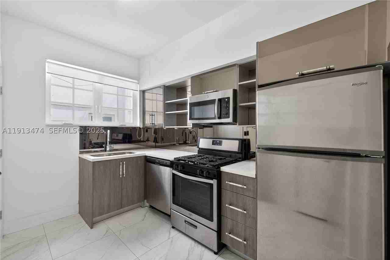 1601 Jefferson Ave #TH - Photo 2 of 44