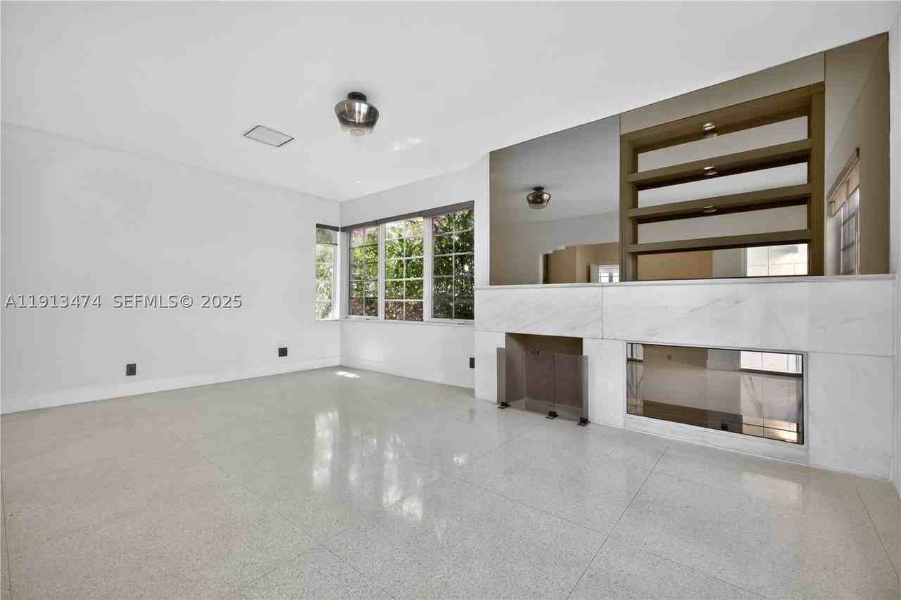 1601 Jefferson Ave #TH - Photo 3 of 44