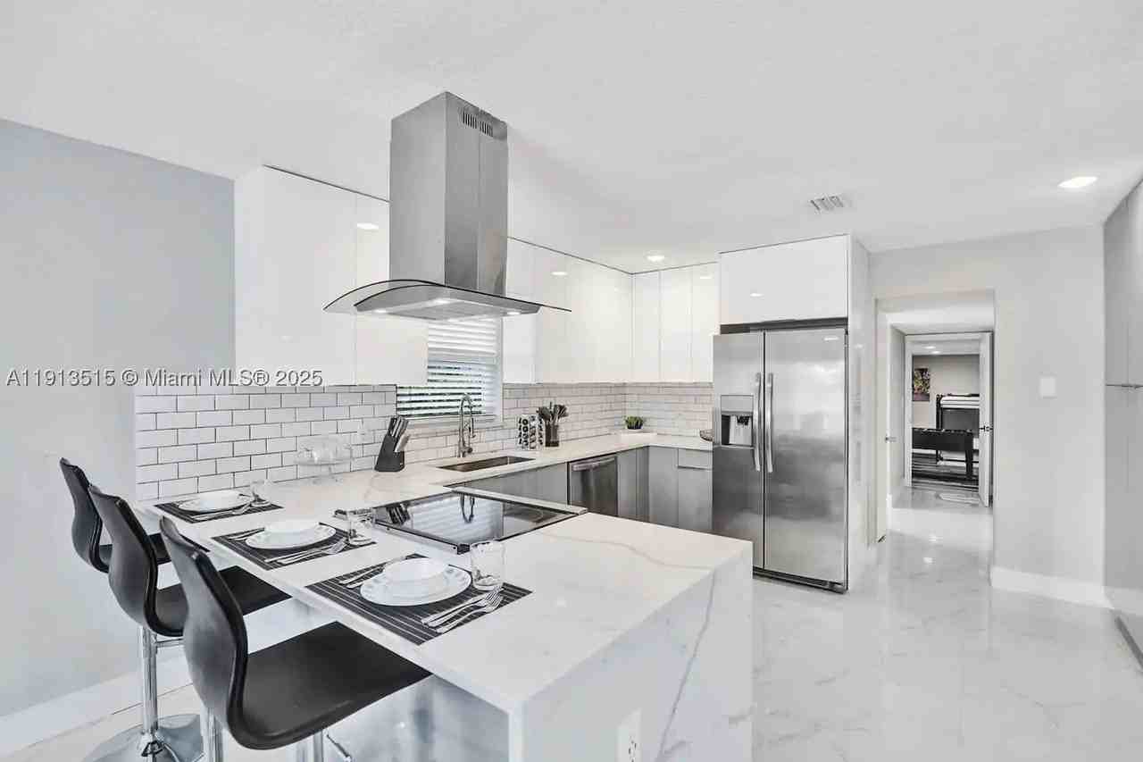 1241 Hollywood Blvd - Photo 3 of 50