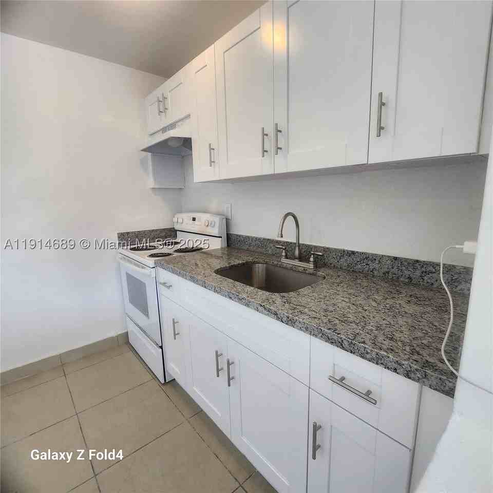 2400 Nw 10th Ave #4