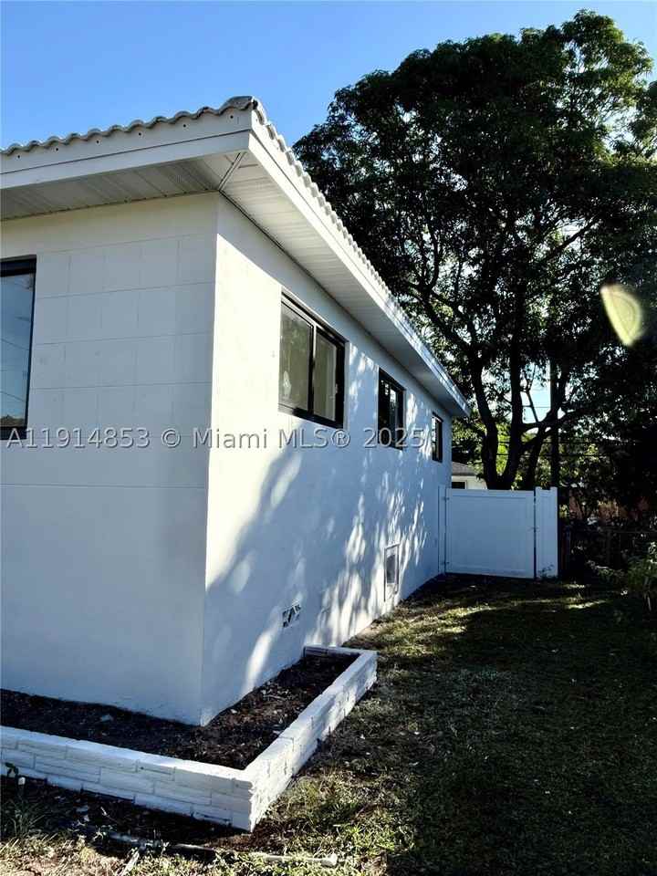 12615 N Miami Ave #12615 - Photo 3 of 48